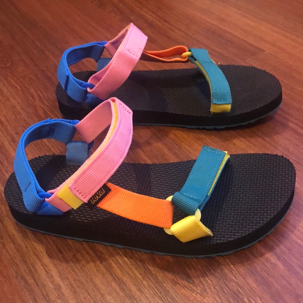 Teva multicolor kids sandals. Size 4